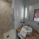Logis - Et Restaurant Les Voyageurs מלון Tournon-dʼAgenais