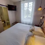 מלון Logis - Et Restaurant Les Voyageurs 2*