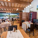 מלון Logis - Et Restaurant Les Voyageurs Tournon-dʼAgenais