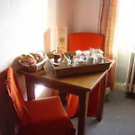 Logis - Et Restaurant Les Voyageurs מלון 2*
