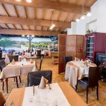 מלון Logis - Et Restaurant Les Voyageurs