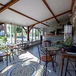 מלון Logis - Et Restaurant Les Voyageurs 2*