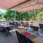 Logis - Et Restaurant Les Voyageurs מלון Tournon-dʼAgenais