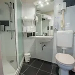 Logis - Et Restaurant Les Voyageurs מלון 2*