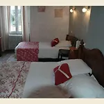 Logis - Et Restaurant Les Voyageurs 2*