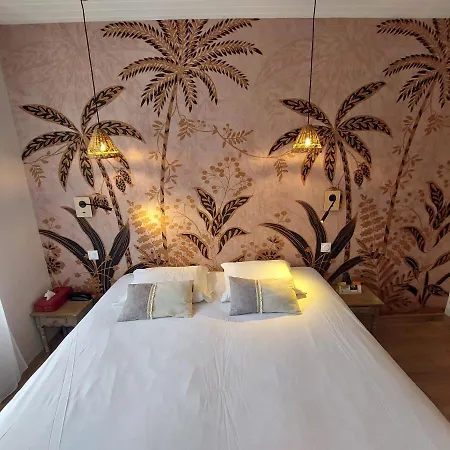 Logis - Et Restaurant Les Voyageurs 2*