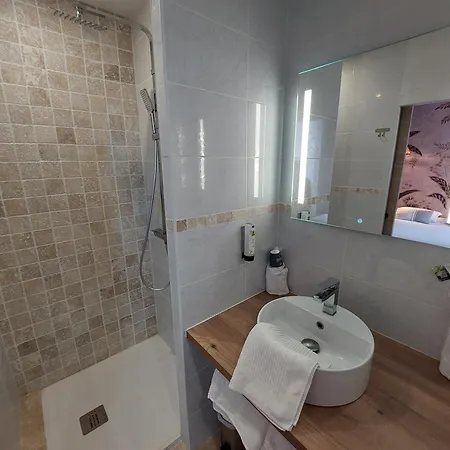 Logis - Et Restaurant Les Voyageurs Hotel Tournon-dʼAgenais