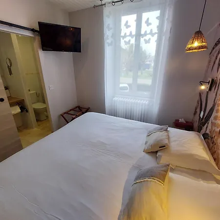מלון Logis - Et Restaurant Les Voyageurs 2*