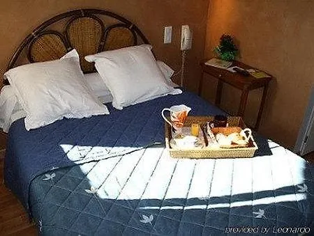 Logis - Et Restaurant Les Voyageurs מלון 2*