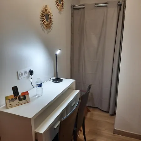 Hotel Logis - Et Restaurant Les Voyageurs Tournon-dʼAgenais