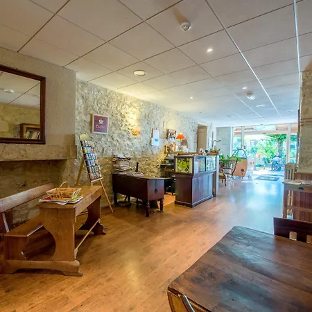 Logis - Et Restaurant Les Voyageurs