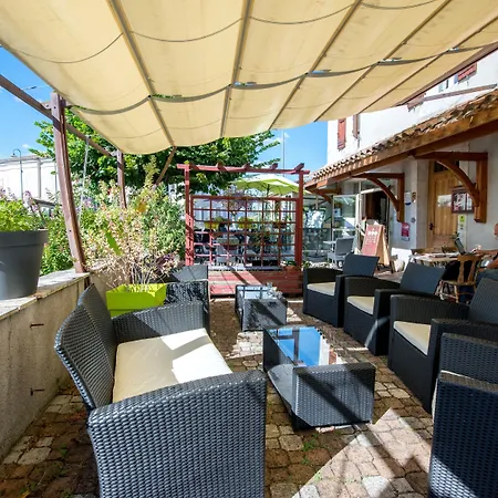 Hotel Logis - Et Restaurant Les Voyageurs