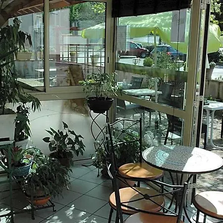 מלון Logis - Et Restaurant Les Voyageurs