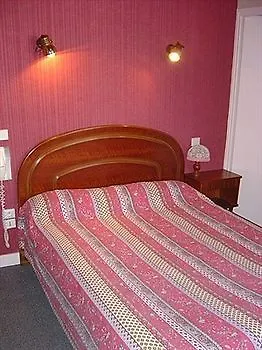 Logis - Et Restaurant Les Voyageurs מלון Tournon-dʼAgenais