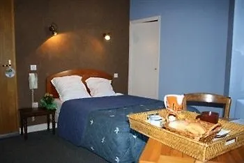 Logis - Et Restaurant Les Voyageurs 2*