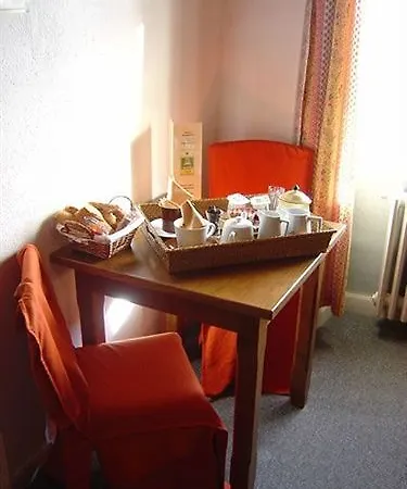 Logis - Et Restaurant Les Voyageurs מלון 2*