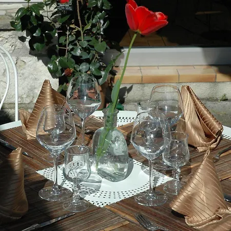 Logis - Et Restaurant Les Voyageurs Hotel 2*