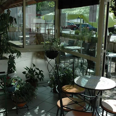 Logis - Et Restaurant Les Voyageurs Hotel 2*