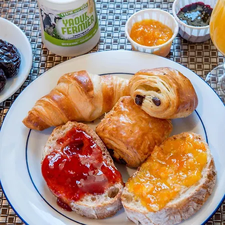 Hotel Logis - Et Restaurant Les Voyageurs 2*