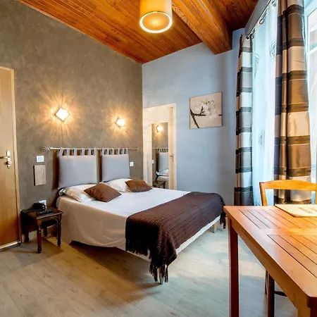 Hotel Logis - Et Restaurant Les Voyageurs Tournon-dʼAgenais
