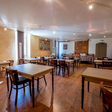 Logis - Et Restaurant Les Voyageurs Hotell 2*