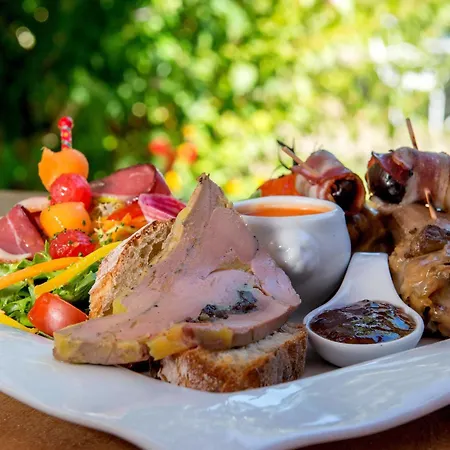 Logis - Et Restaurant Les Voyageurs