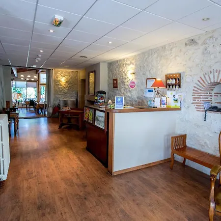 Logis - Et Restaurant Les Voyageurs