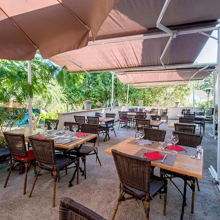 Hotell Logis - Et Restaurant Les Voyageurs