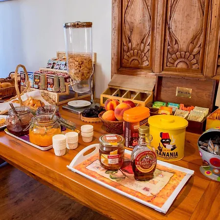 Logis - Et Restaurant Les Voyageurs Hotell