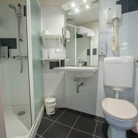 Logis - Et Restaurant Les Voyageurs Hotel 2*