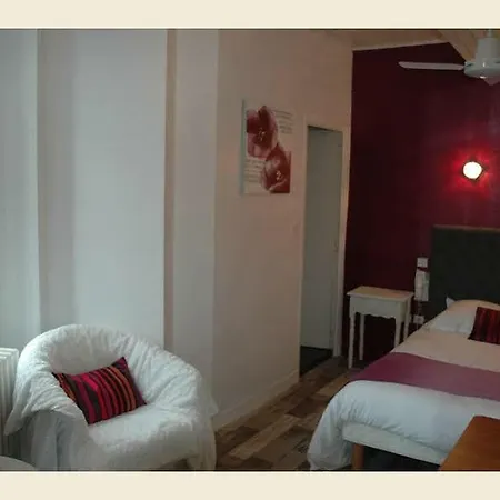 Hotel Logis - Et Restaurant Les Voyageurs Tournon-dʼAgenais