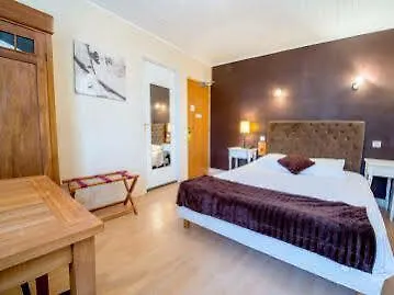 Hotel Logis - Et Restaurant Les Voyageurs 2*