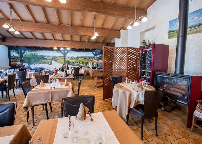 호텔 Logis - Et Restaurant Les Voyageurs Tournon-dʼAgenais