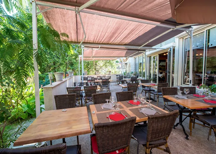 Logis - Et Restaurant Les Voyageurs